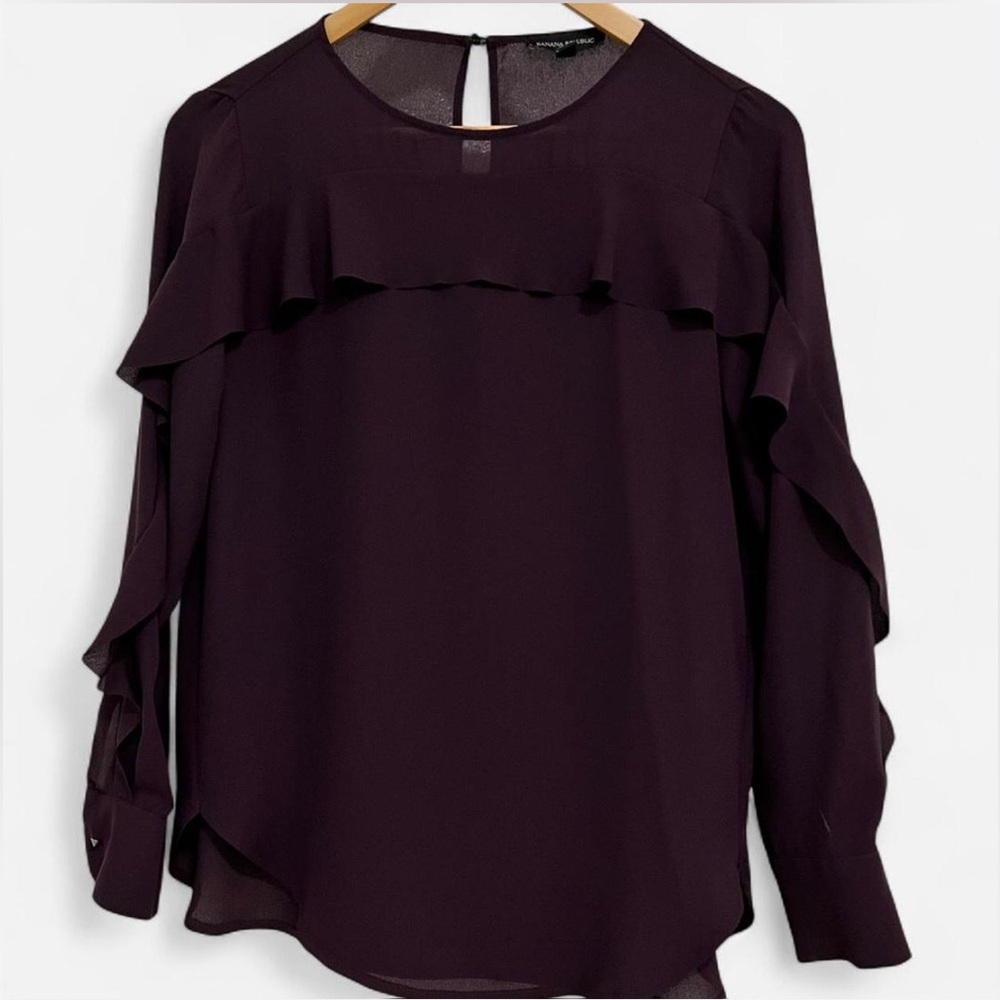 Banana Republic Burgundy Wine blouse with ruffled sleeves. Petite P0